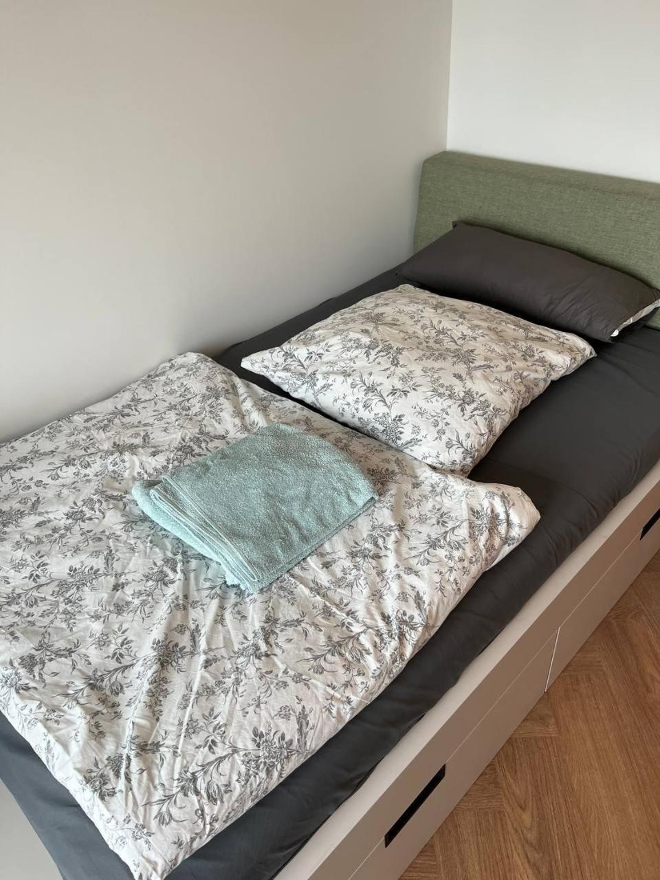 Cozy Modern Studio Next To Easy Side Galley Berlin Exterior foto